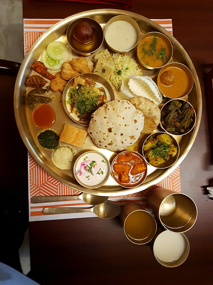 Обед в Shree Shivay Thali Dining Varanasi