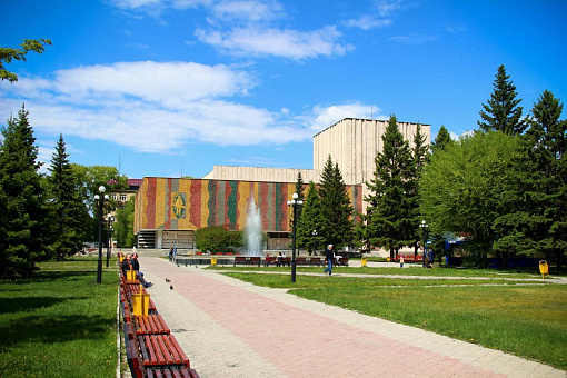 Театральная площадь в Абакане