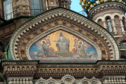 Кирпичное узорочье на стенах храма