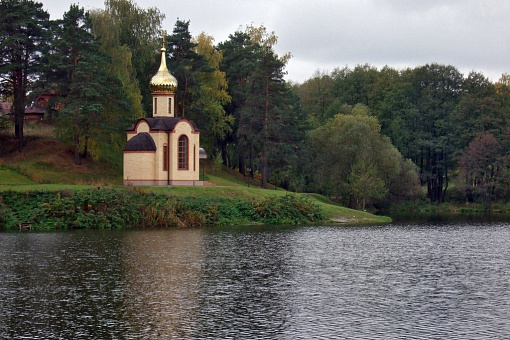 Храм на берегу Сухановского пруда
