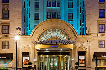 Вход в отель Crowne Plaza The Hamilton-Washington DC