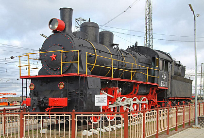 Паровоз-памятник Эу706-10