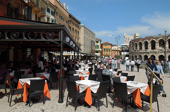 Уличные кафе