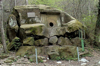 Волконский дольмен