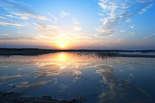 Закат на озере Айдаркуль