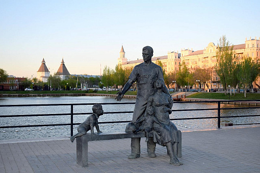Скульптура «Семья»