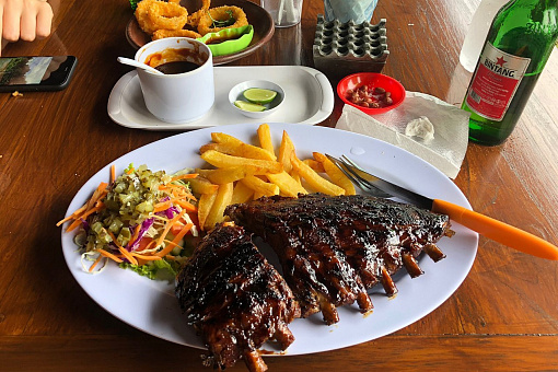 Ребрышки под соусом Jack Daniel’s в Warung D'Atas