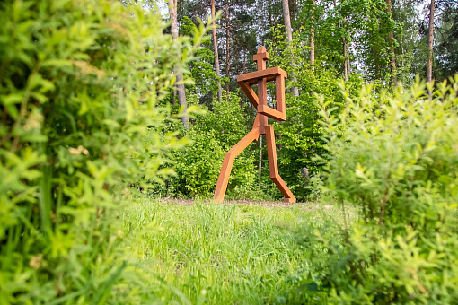 Скульптура «Человек бегущий»