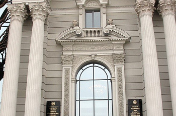 Главный вход