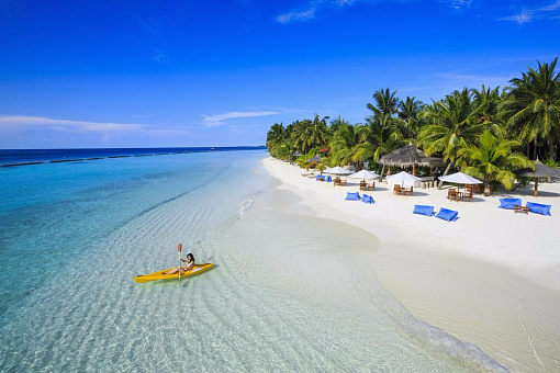 Пляж отеля Kurumba Maldives