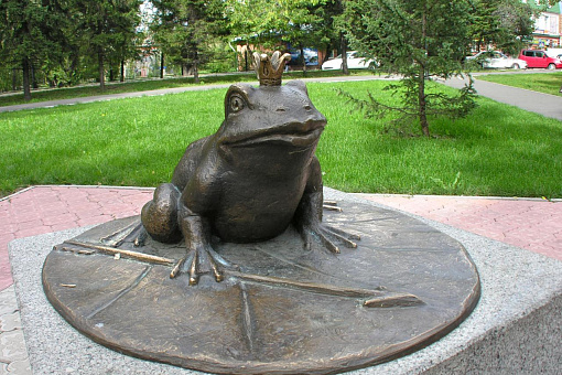 Памятник царевне-лягушке в Абакане