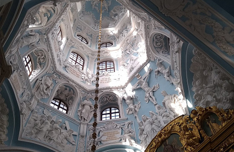 Знаменская церковь в Дубровицах

	
