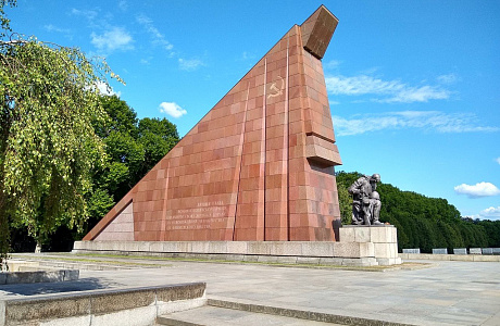 Трептов-парк

	
